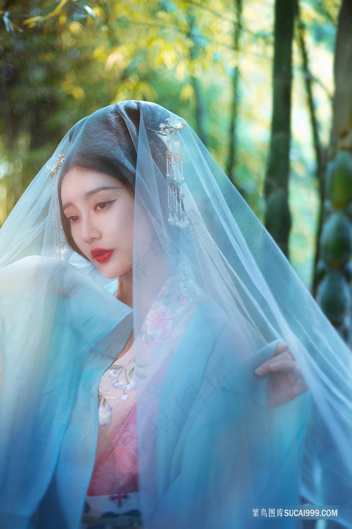 动漫美女扒开衣服揉她的胸乳